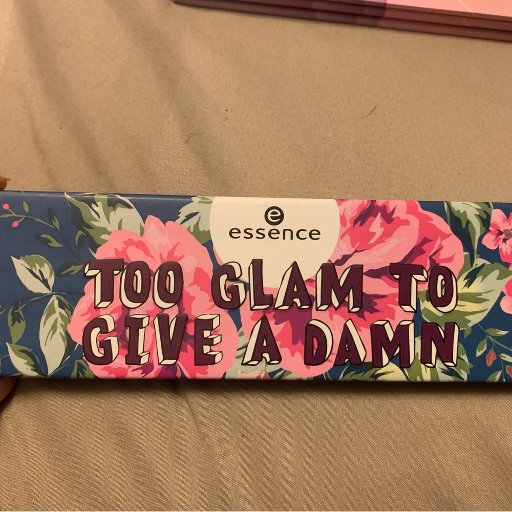 Essence Too Glam to Give A Damn palette